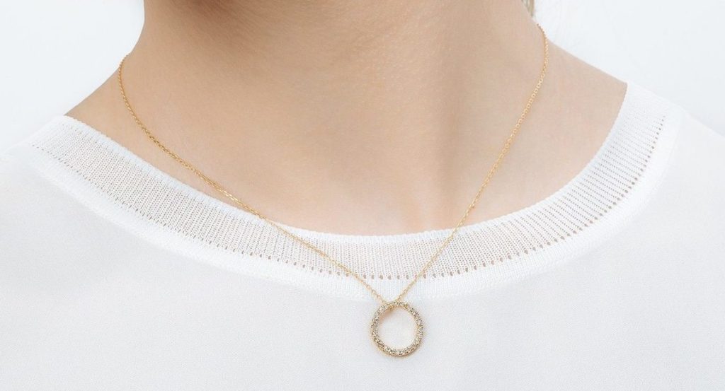 diamond circle necklace with gold